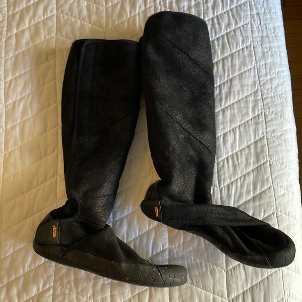 Vibrant Furoshiki Tall Black Shearling Wrap Boots Size S (38-39)